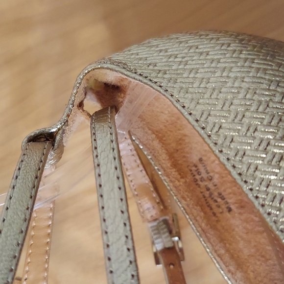 Badgley Mischka Soft Gold Embossed Pattern Leather Wedges Size 8 - Picture 13 of 16